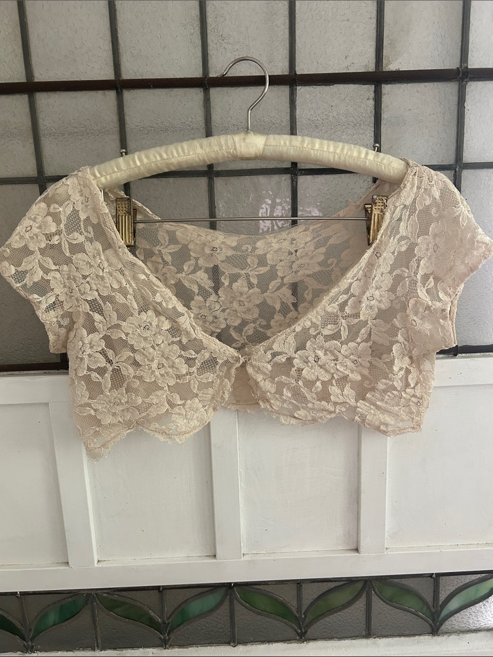Vintage Lace Cropped Cap Sleeve shrug in Nude - Elegant Floral Design